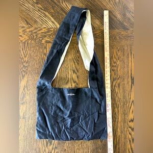 Aveda Dual-Tone Black and Cream Shoulder Bag crossbody vintage